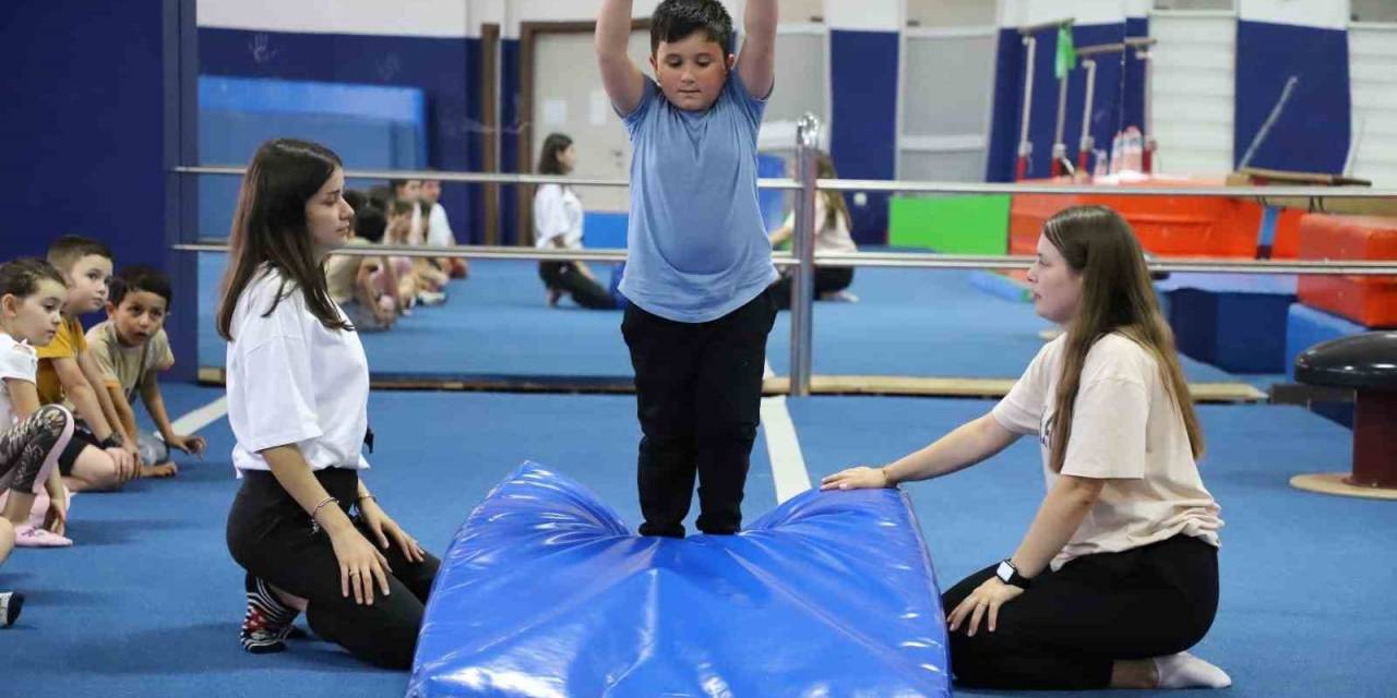 Çocuklar Spor Okullarında Hem Fiziksel Hem De Zihinsel Olarak Kendilerini Geliştiriyor