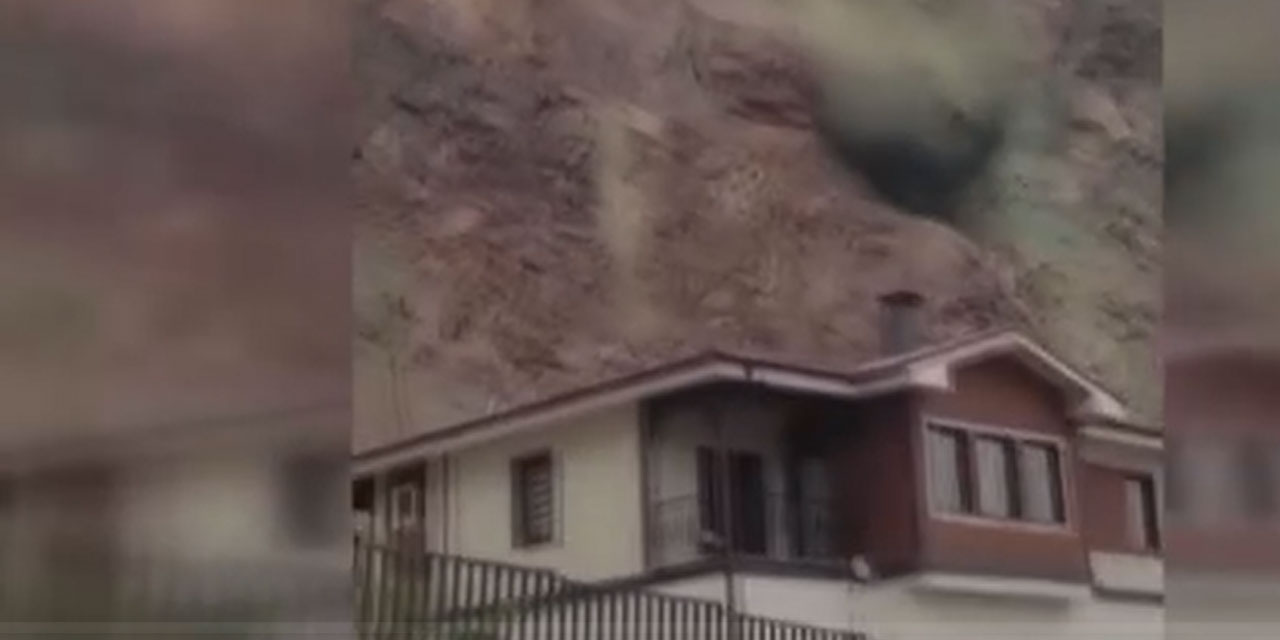 Artvin'de yamaçtan kopan kayalar köyde korku ve paniğe neden oldu