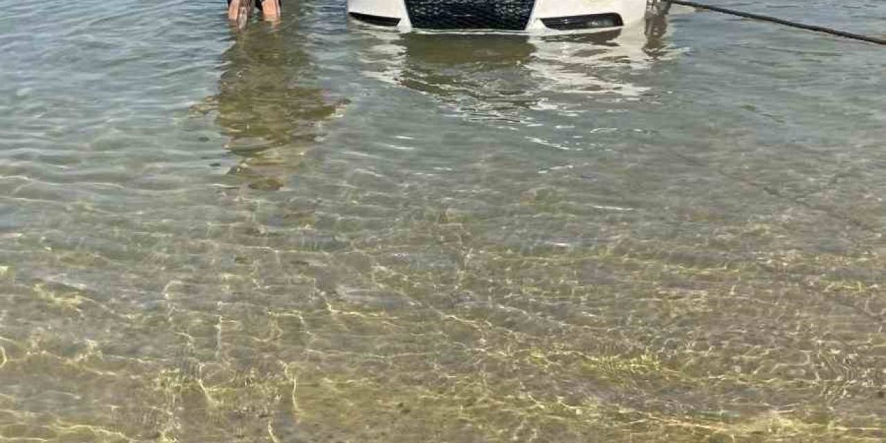 Elazığ’da Park Halindeki Otomobil Keban Barajına Uçtu