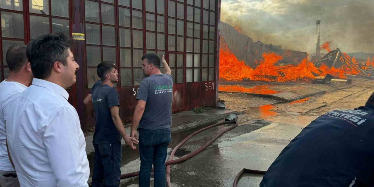 Başkan Özel: “Kereste Fabrikasındaki Yangını Kontrol Altına Alma Çalışmaları Sürüyor"