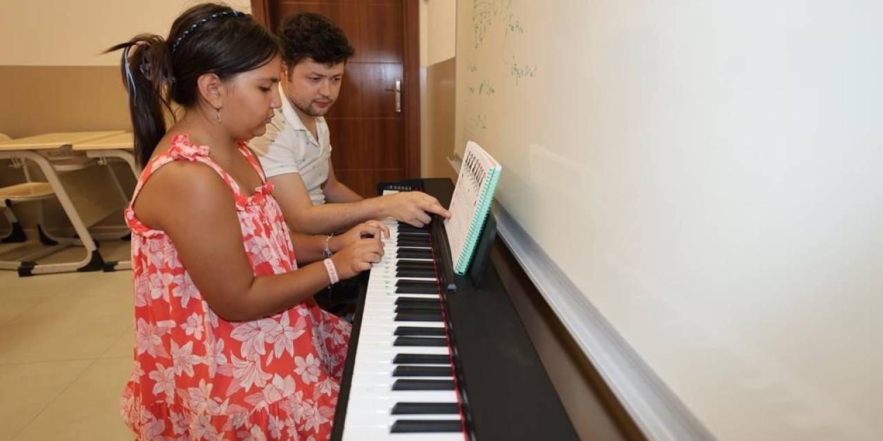 Şehzadeler Belediyesinin Piyano Kursu Başladı