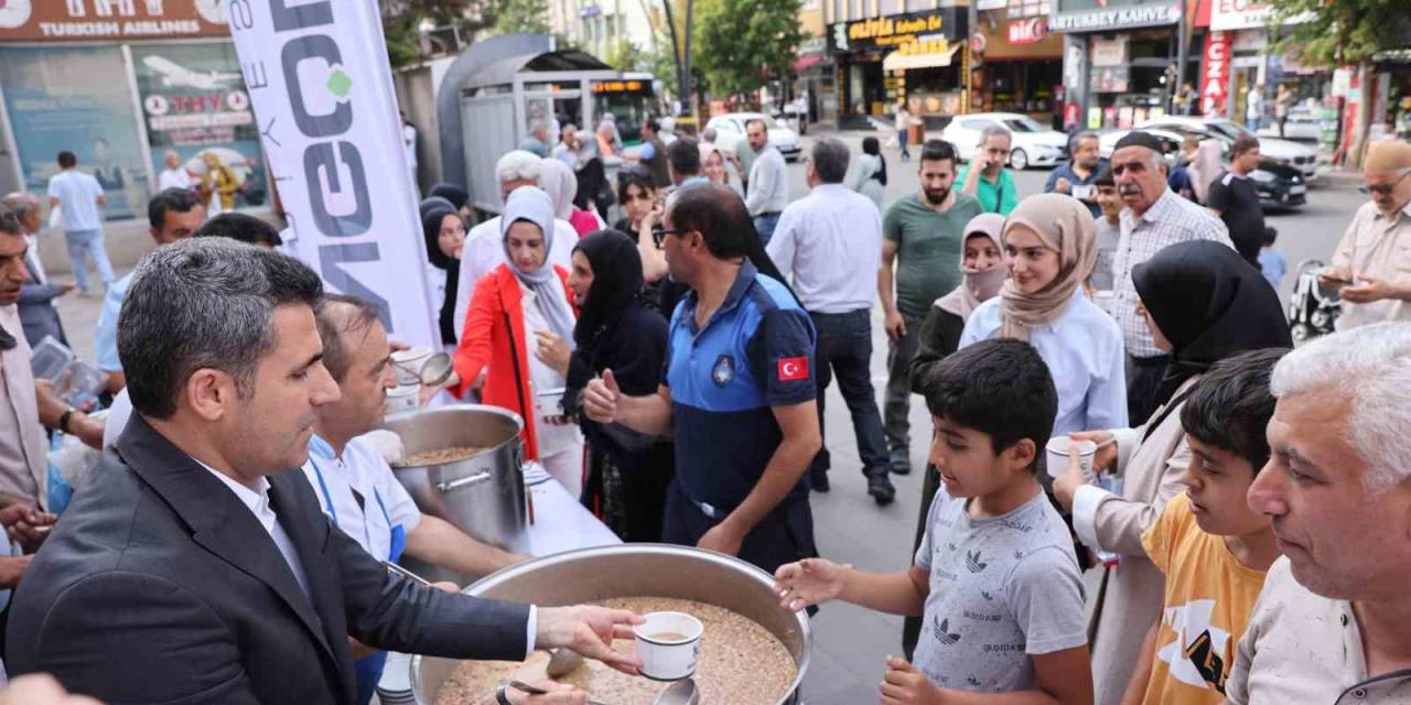 Bingöl’de 3 Bin Kişiye Aşure İkram Edildi