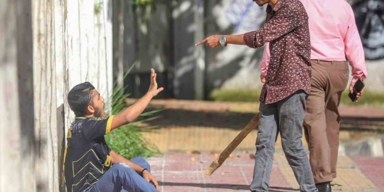 Bangladeş’te Karşıt Görüşlü Öğrenciler Arasında Şiddet Olayları: 407 Yaralı