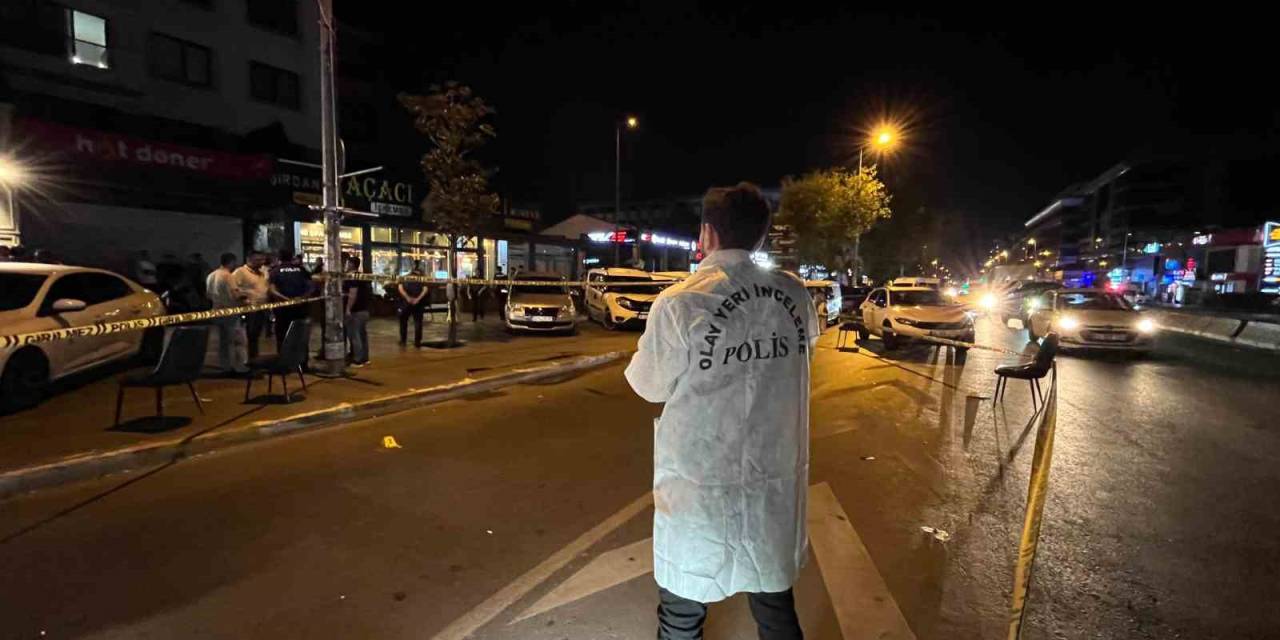 Esenyurt’ta Motosikletli Şahıslar Restorana Silahlı Saldırı Düzenledi: 1 Ölü
