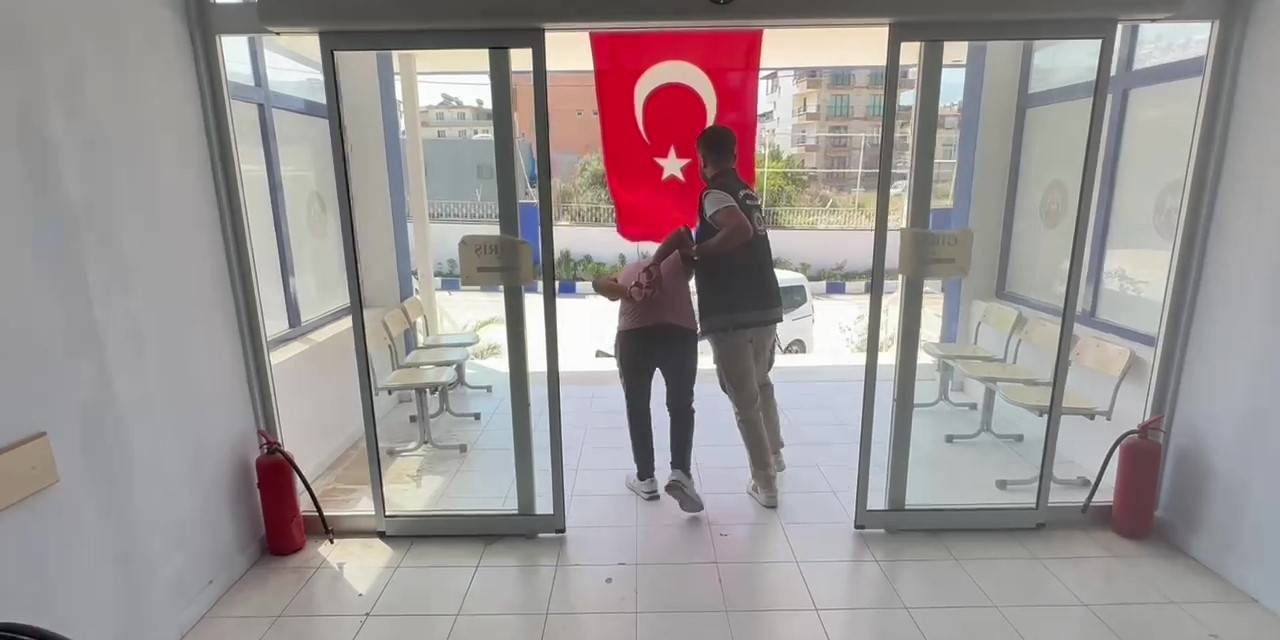 Bagajdan Kaçak Göçmen Çıktı