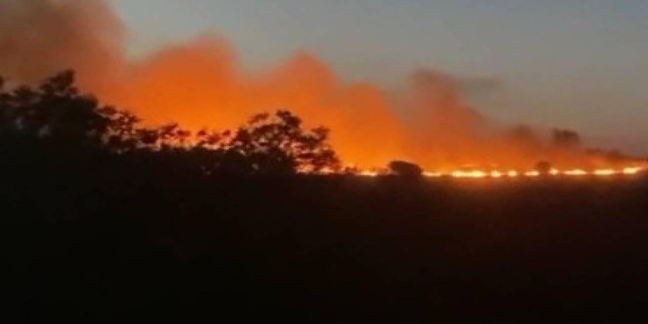 Tekirdağ’da Tır Ve Anız Yangını: 300 Dönüm Alan Yandı