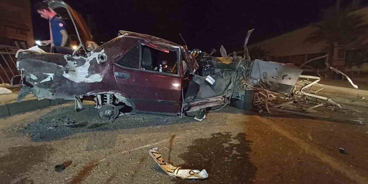 Otomobil Bariyerlere Çarptı: 1 Ölü, 2 Yaralı