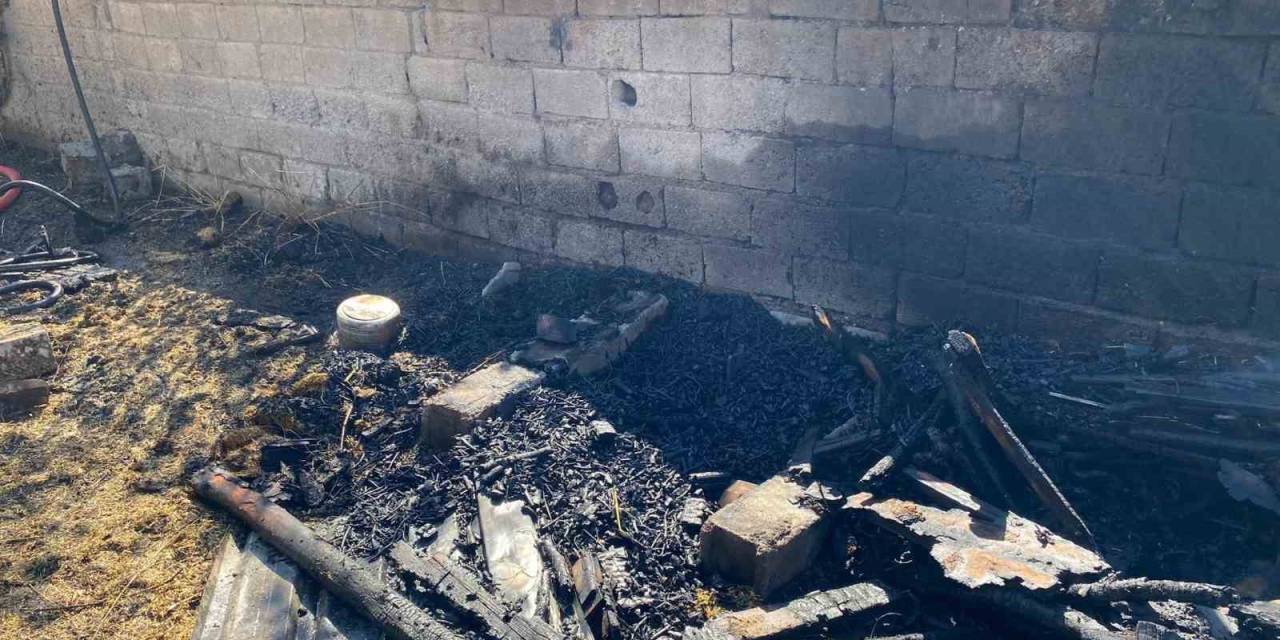 Müstakil Evde Çıkan Yangın İtfaiye Tarafından Söndürüldü