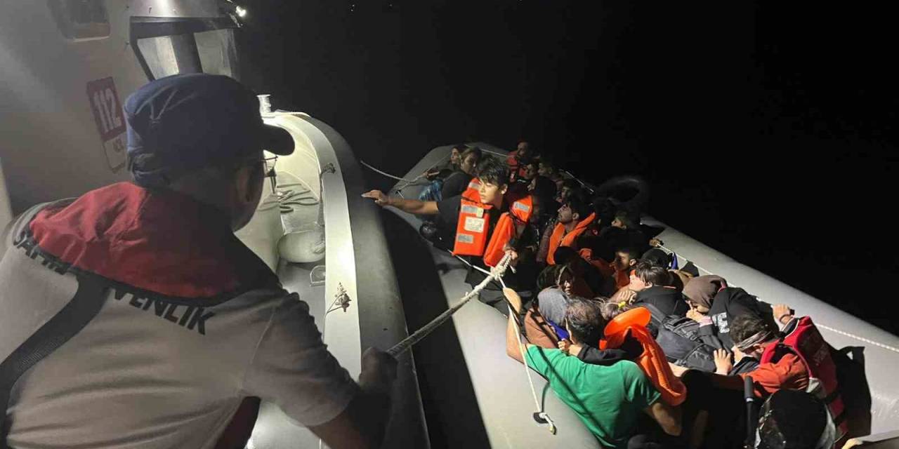 İzmir Açıklarında 132 Kaçak Göçmen Karaya Çıkartıldı