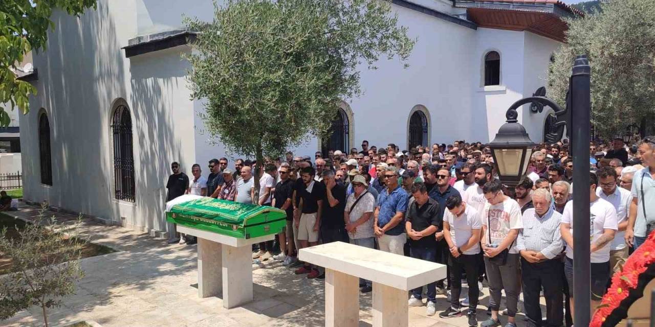 Kazada Ağır Yaralanan Anne Operasyonla Alınan Bebeğini Göremeden Hayatını Kaybetti