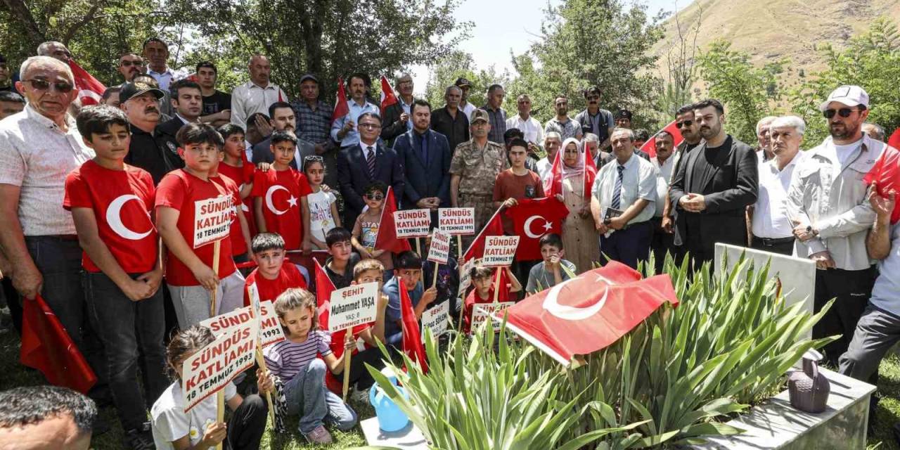 Van’da Sündüz Yaylası’nda Şehit Edilen 24 Kişi Mezarları Başında Anıldı