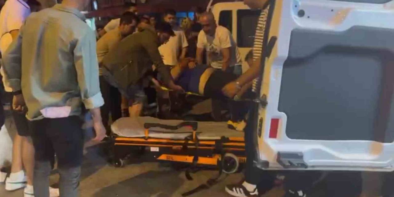 Otomobille Çarpışan Motosikletli Kurye Yaralandı