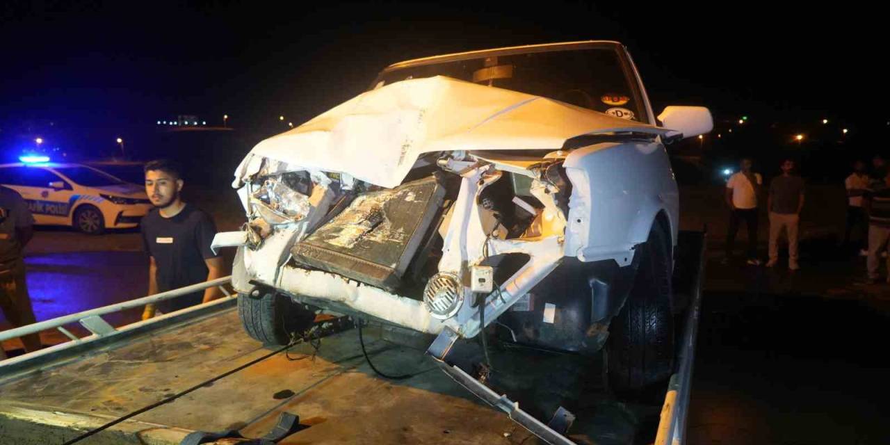 Otomobil İle Üç Tekerlekli Motosiklet Çarpıştı: 6 Yaralı