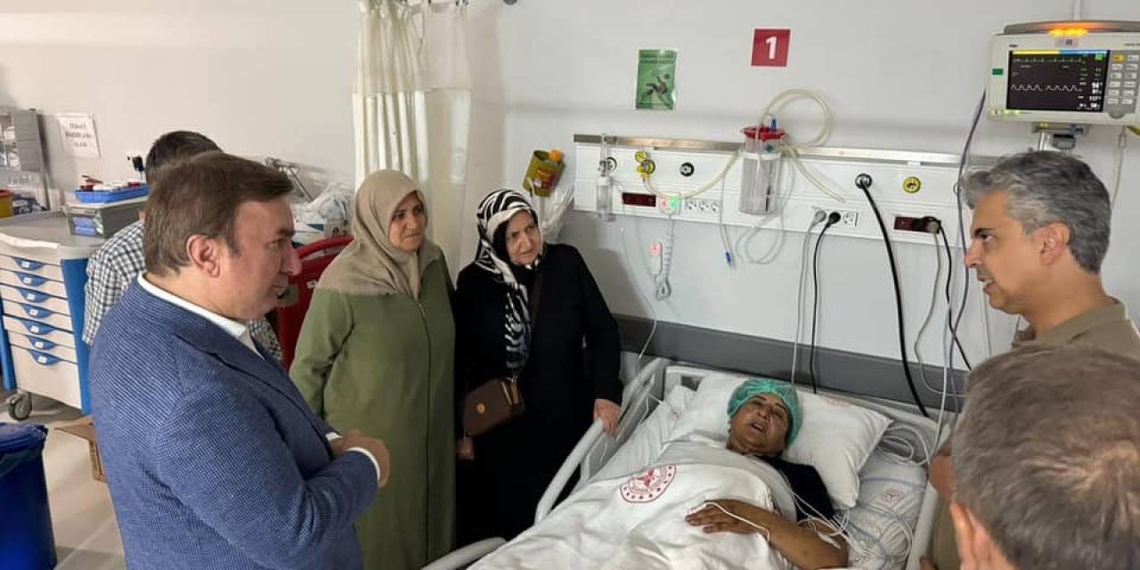 Vali Aydoğdu’dan Hastanede Tedavi Gören Şehit Annesine Ziyaret