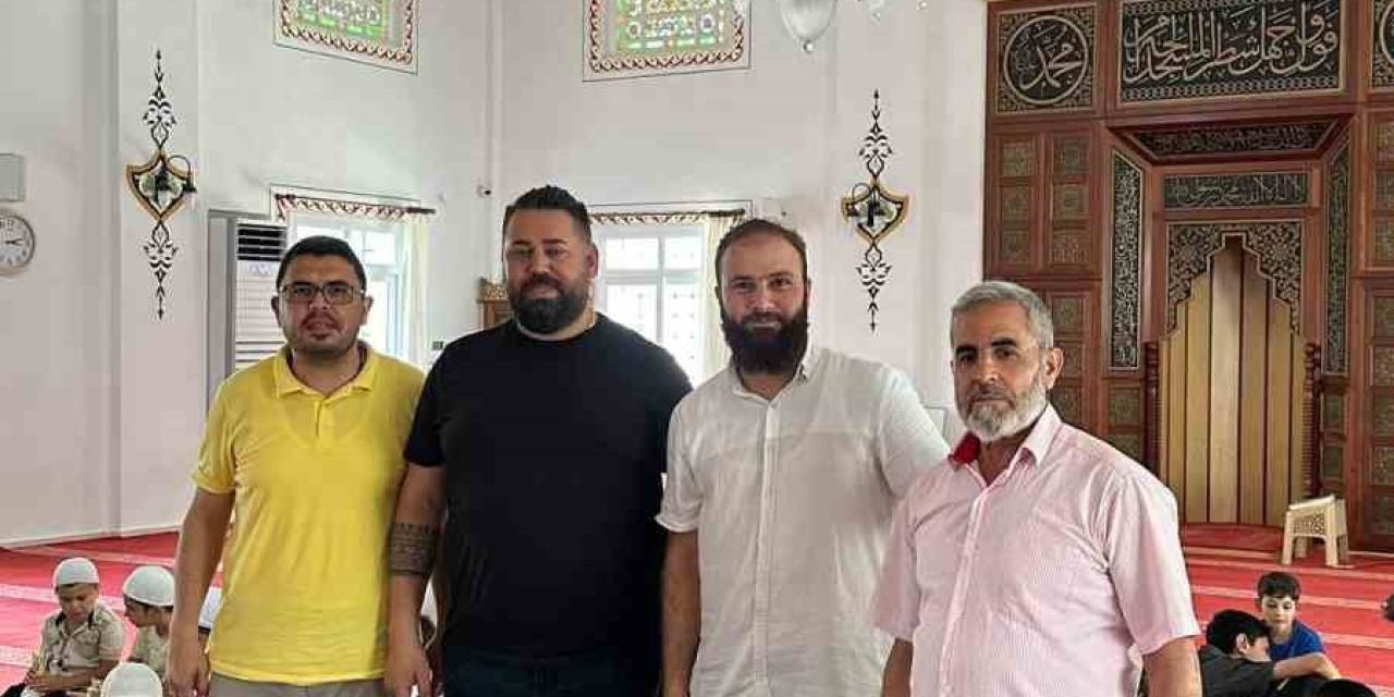 Kur’an Kursu Öğrencilerine Kebap Dağıtıldı