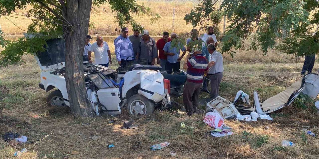 Denizli’de İki Otomobil Çarpıştı: 1 Ölü, 1 Yaralı