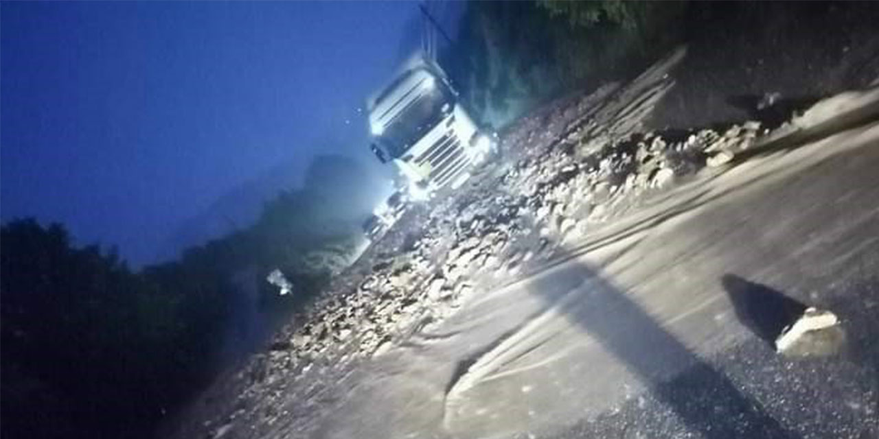 Giresun’da heyelan: Giresun-Gümüşhane karayolu ulaşıma kapandı