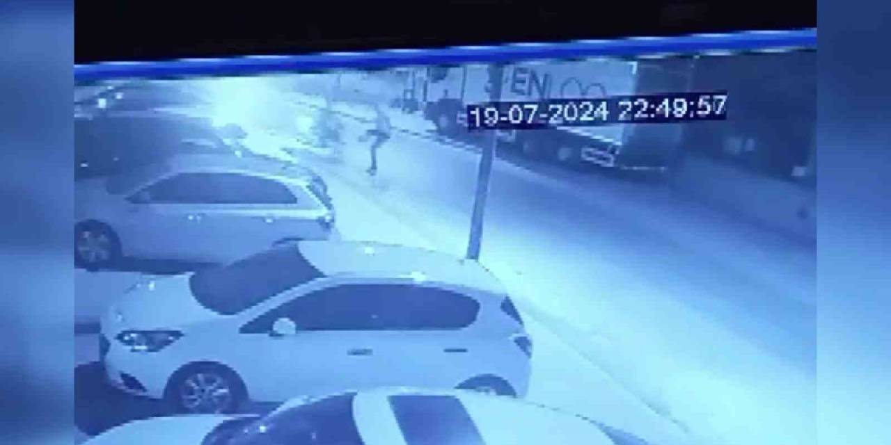 Adana’da ’dur’ İhtarına Uymayan Motosikletli, Polise Çarptı... O Anlar Kamerada