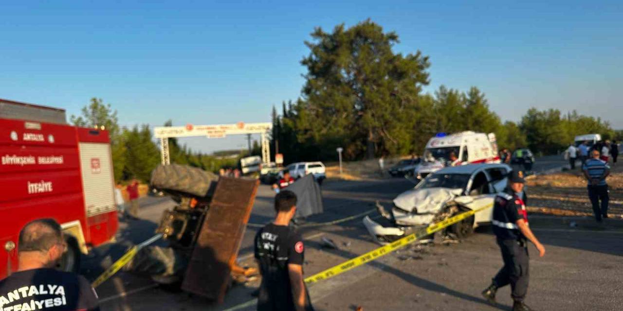 Kontrolden Çıkan Otomobil Traktöre Çarptı: 1 Ölü