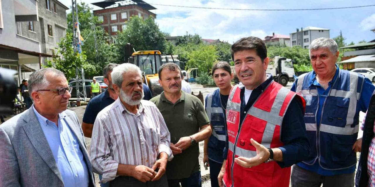 Başkan Kaya, Sağanak Yağışlar Sonrası Su Baskınları Yaşanan Mahallelerde İncelemede Bulundu