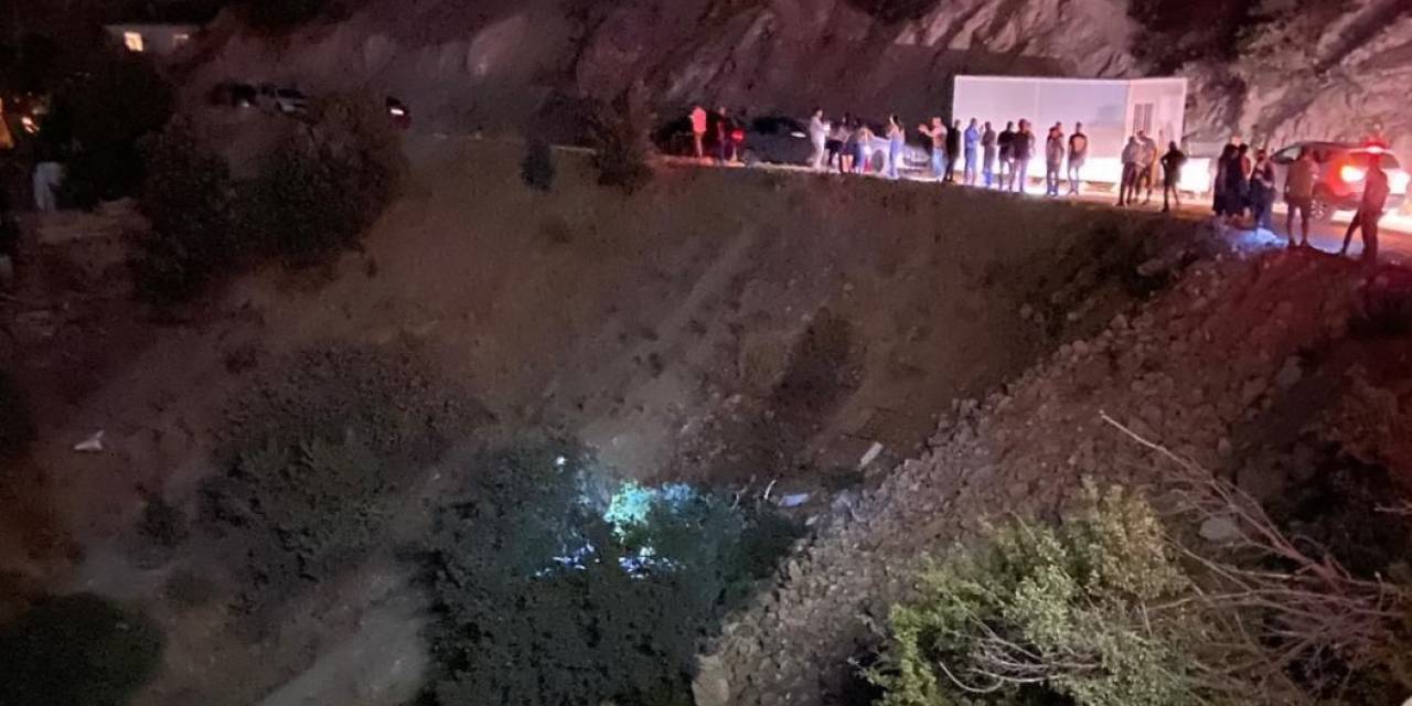 Otomobil Uçuruma Yuvarlandı: 1 Yaralı