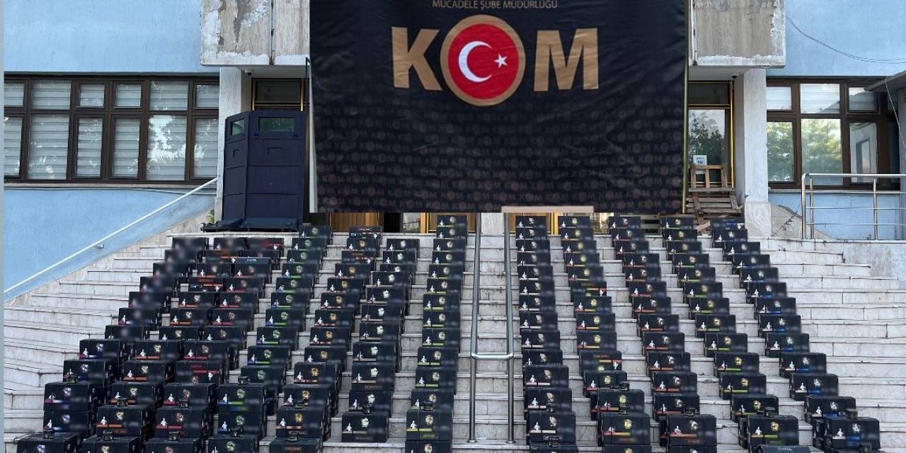 Denizli’de Tırın Dorsesinde Kaçak Tütün Ürünü Ele Geçirildi