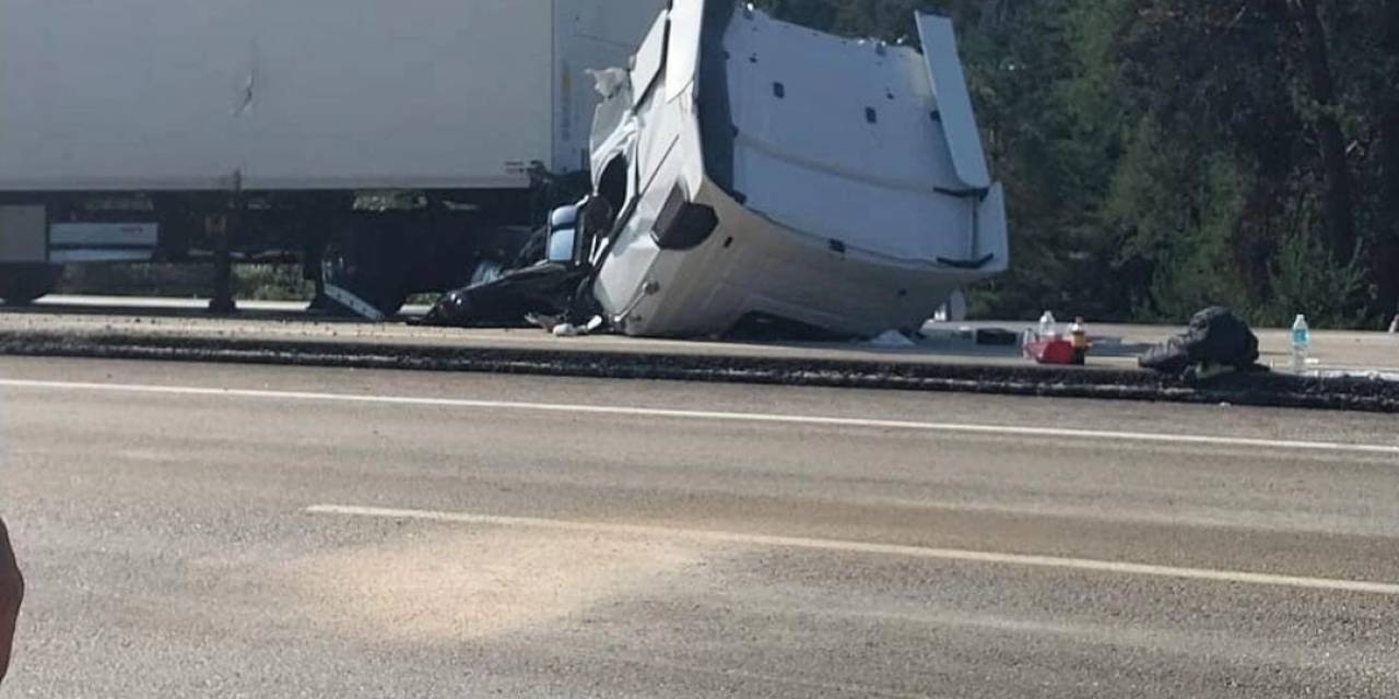 Ankara’da Bir Otomobil İle İki Tırın Karıştığı Zincirleme Kaza: 2 Yaralı