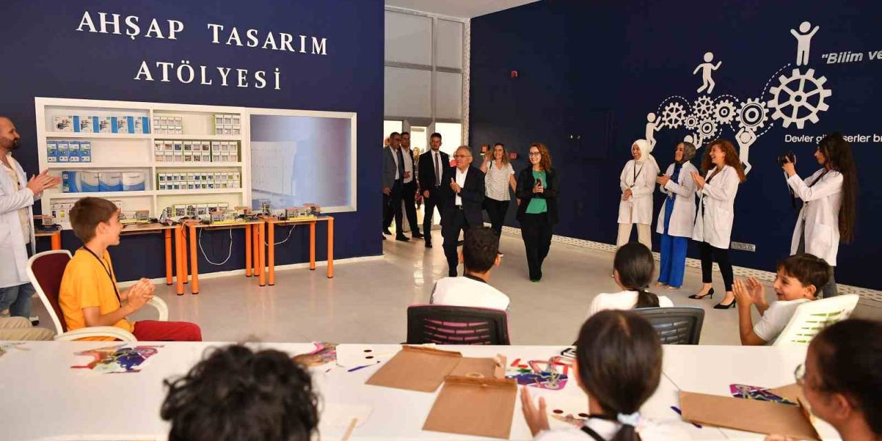 Başkan Büyükkılıç, Bilim Meraklısı Çocuklarla Buluştu