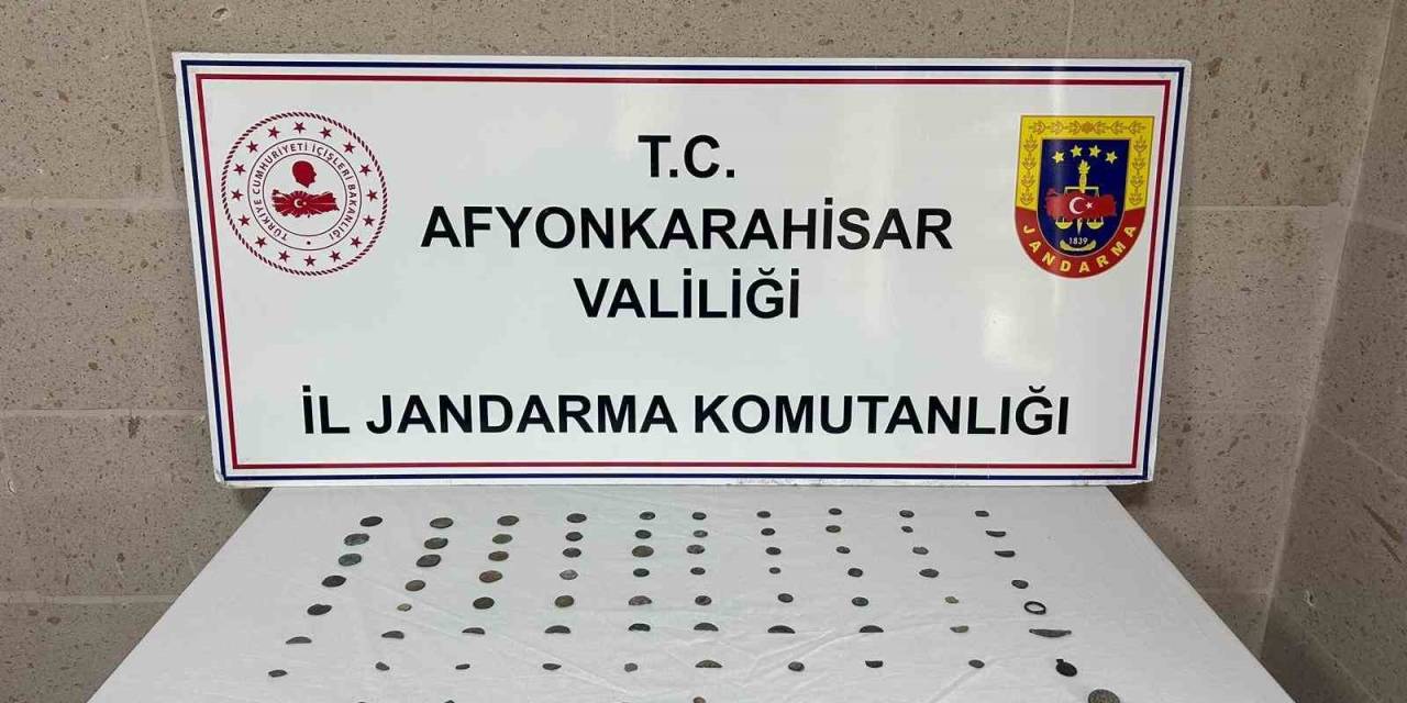 Elindeki Sikkeleri Satmak İsteyen Şahsı Jandarma Yakaladı