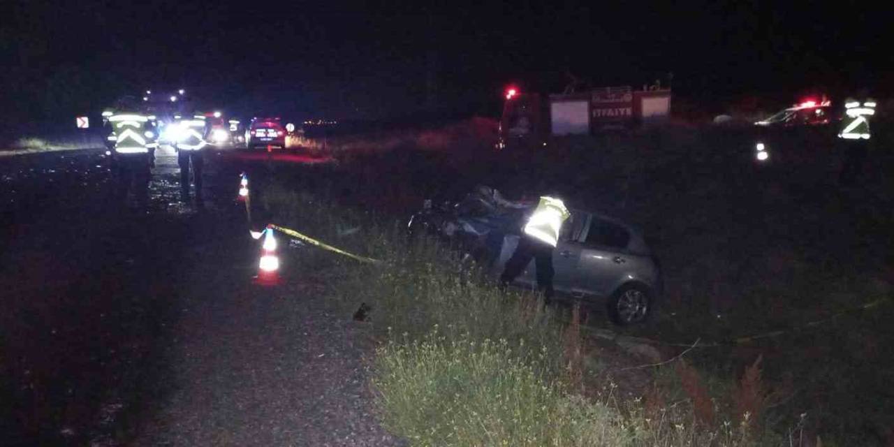 Yolcu Otobüsüyle Otomobil Çarpıştı: 1 Ölü, 4 Yaralı