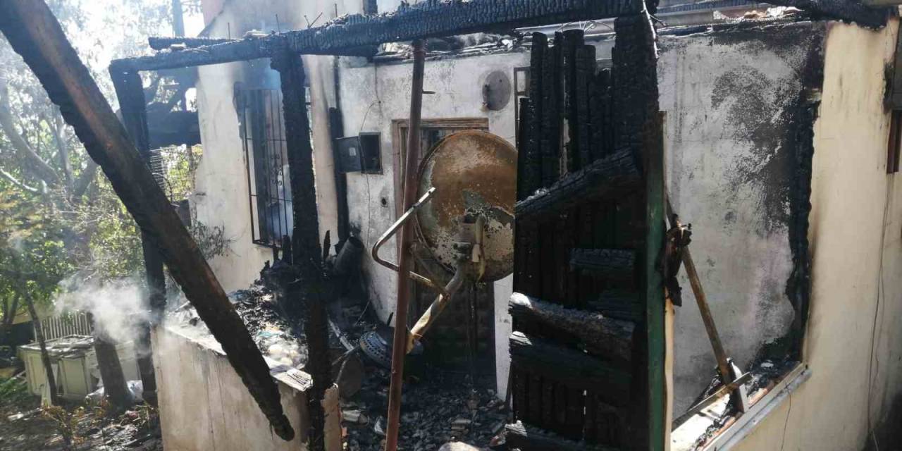 Tokat’ta İki Katlı Ev Alevlere Teslim Oldu