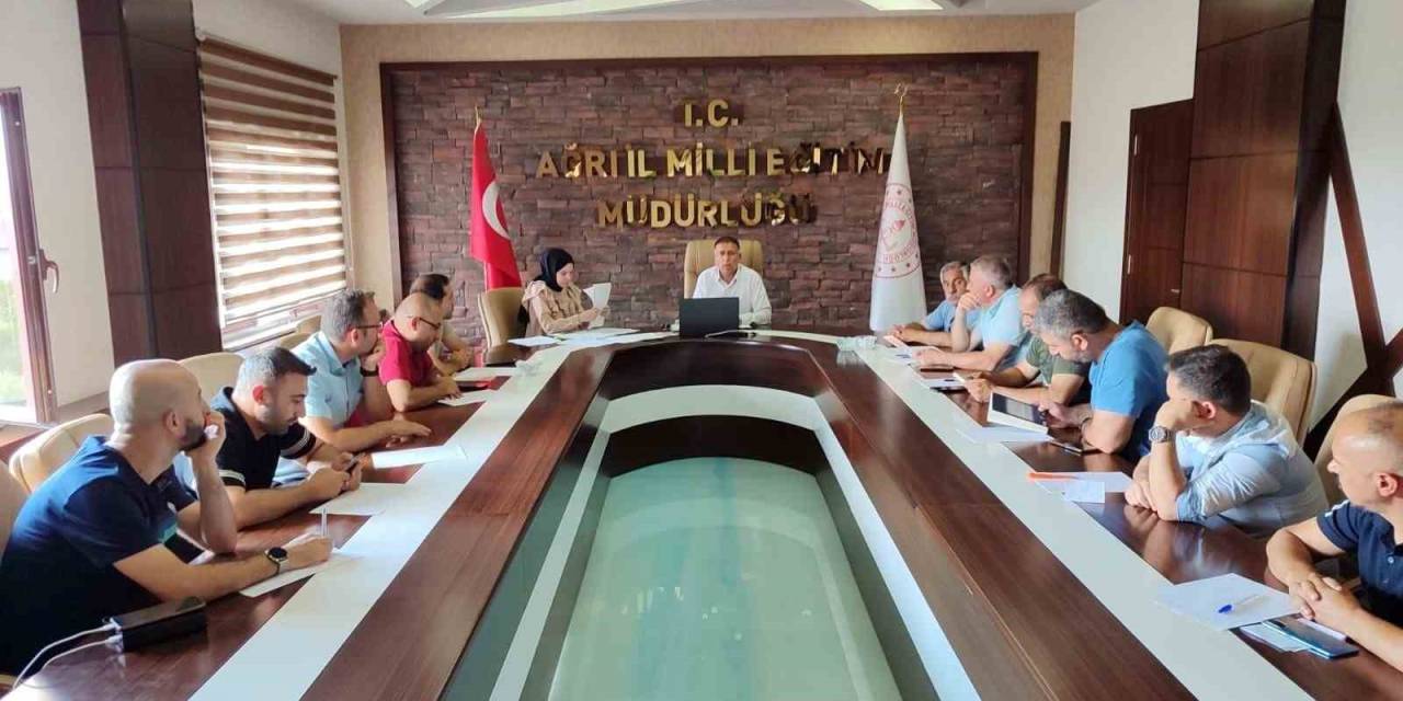 Ağrı’da Okul Müdürlerine Proje Bilgilendirme Toplantısı Düzenlendi