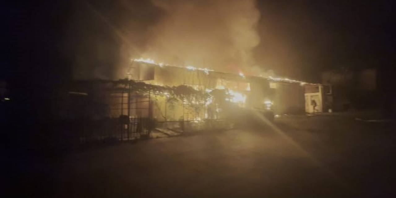 Amasya’da Nakliyat Deposunda Korkutan Yangın
