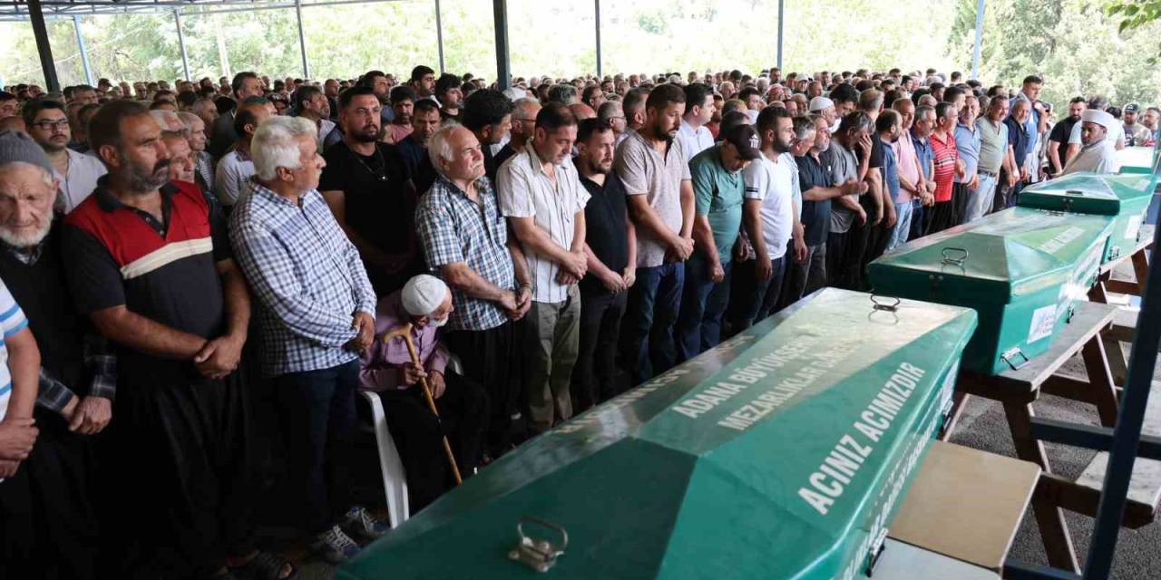 Göle Düşen Otomobilde Hayatını Kaybeden Aile, Gözyaşlarıyla Toprağa Verildi