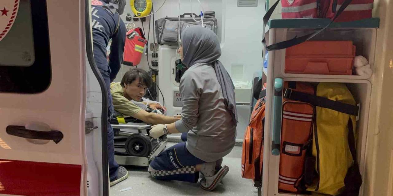 “Sigaram Yok” Deyince Sırtından Bıçaklanarak Yaralandı