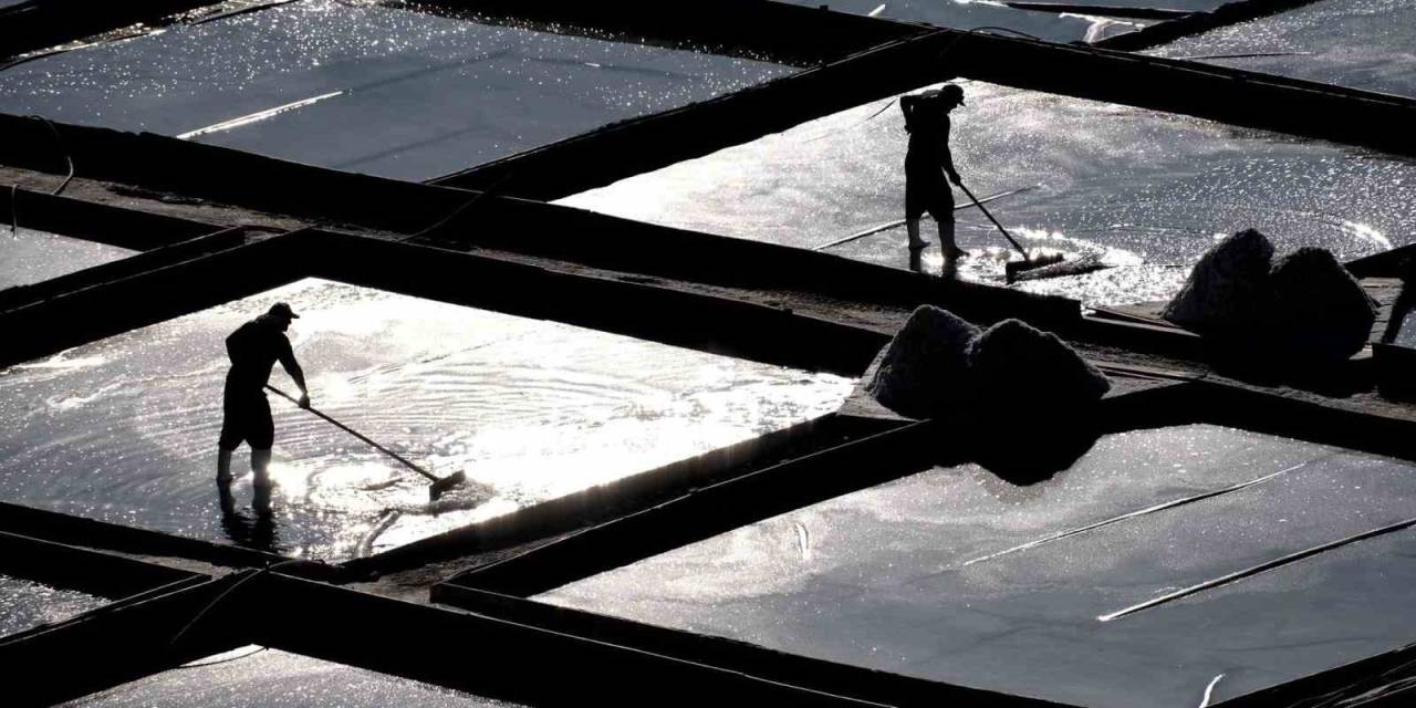Evliya Çelebi’nin Övgüyle Bahsettiği Alanda 3 Bin Yıldır Su Ekip Tuz Üretiyorlar
