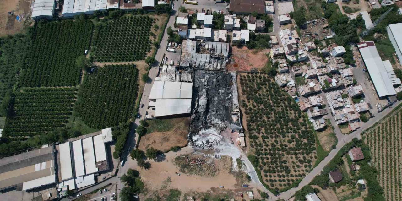 Hurdalar Milyonluk Fabrikaları Küle Çevirdi