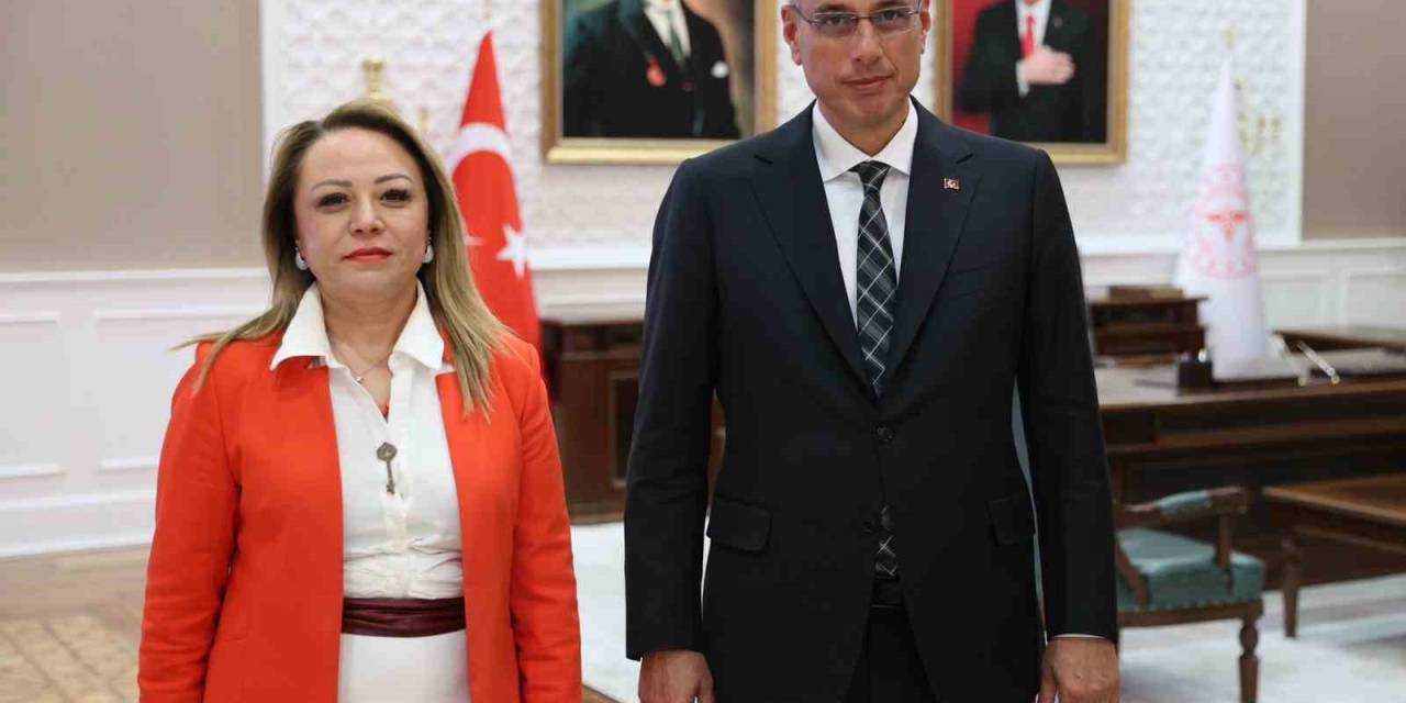 Prof. Dr. Aysun Bay, Sağlık Bakanı Memişoğlu İle Görüştü