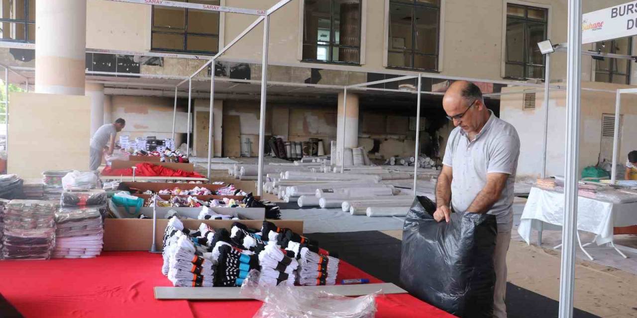 Bu Festival Tat Kaçırdı, Zabıta Elektrik Kablolarını Kesti