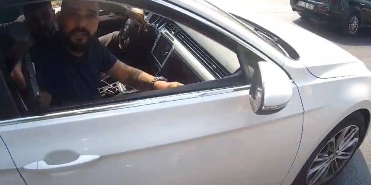 Trafikte Tartıştığı Motosiklet Sürücüsüne Silah Çekti
