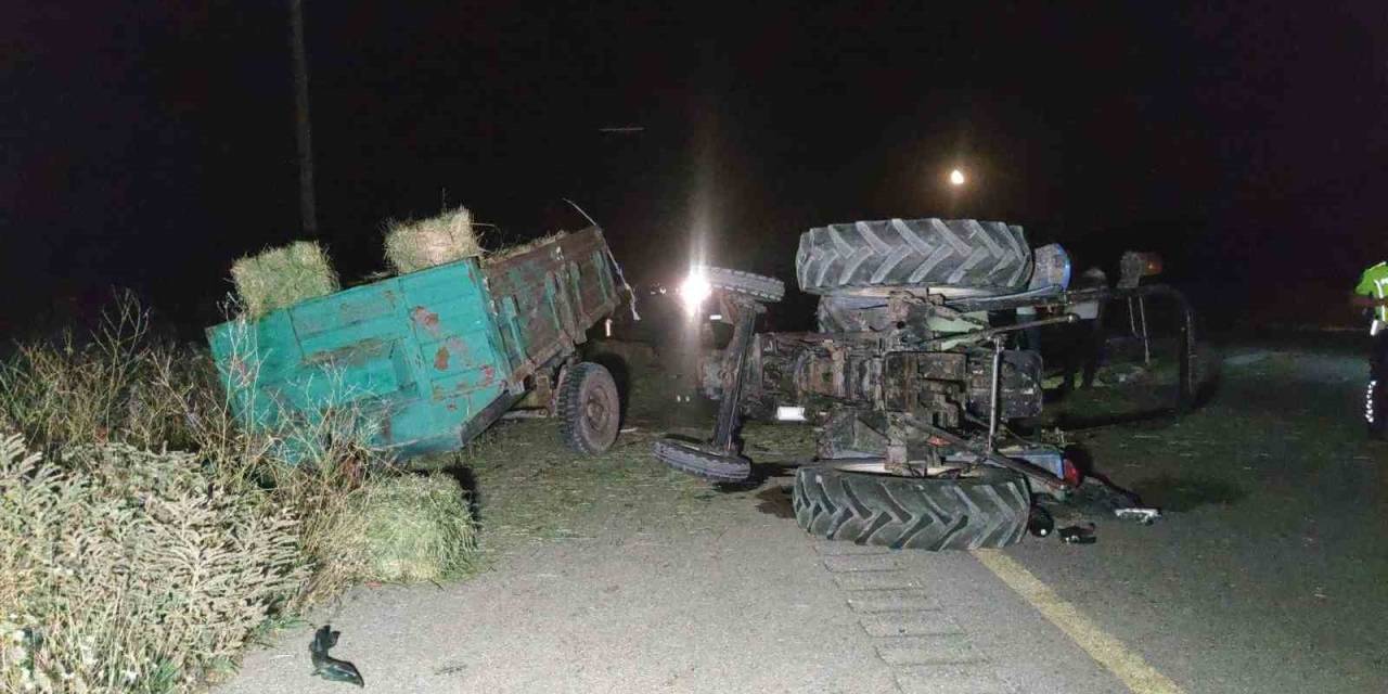 Van’da Otomobil İle Traktör Çarpıştı: 5 Yaralı