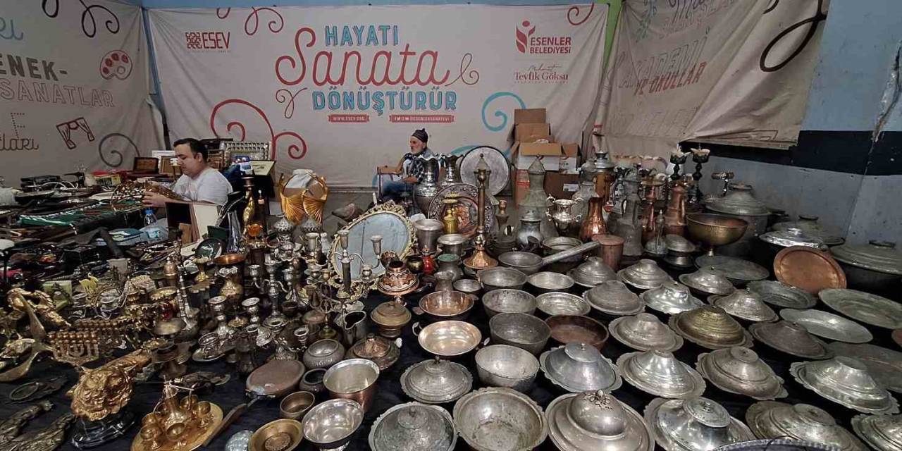 Esenler’deki Avas Antika Pazarı Meraklılarını Bekliyor