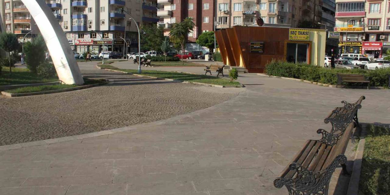 Siirt’te Sıcak Havada Cadde Ve Sokaklar Boş Kaldı