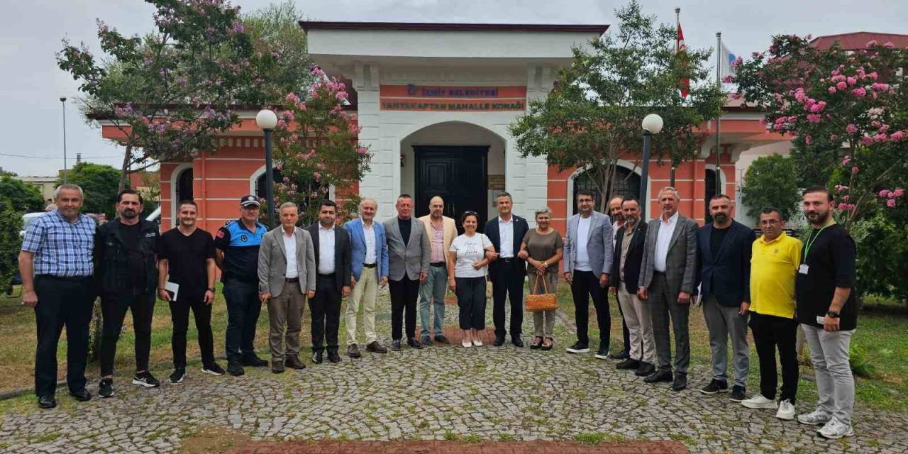 İzmit Belediyesi Yöneticileri Vatandaşların İhtiyaçlarını Dinledi