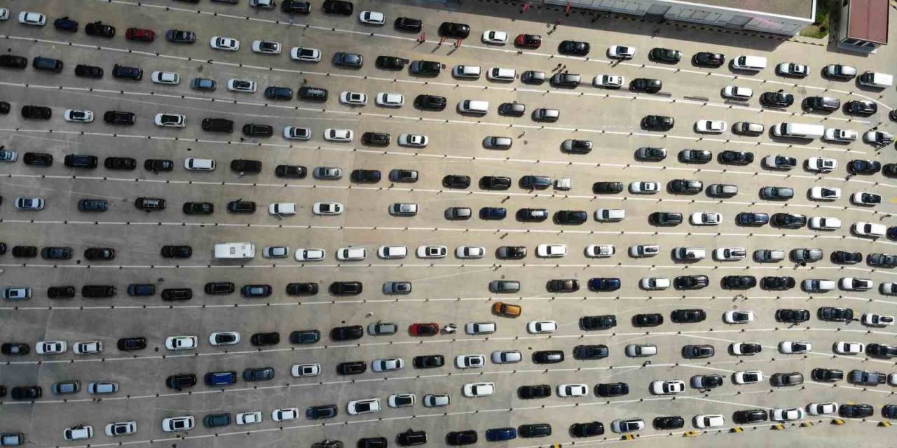 Kapıkule Sınır Kapısı’nda Gurbetçi Yoğunluğu