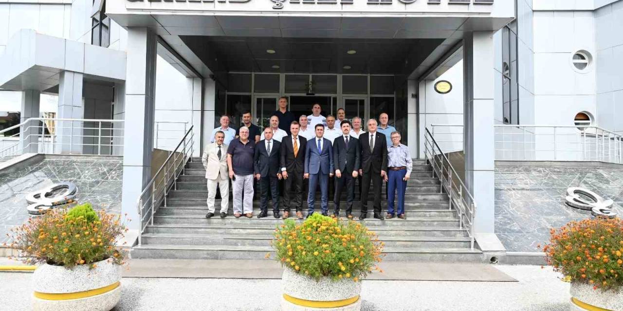 Vali Aygöl Bozüyük’te İş İnsanları İle Bir Araya Geldi