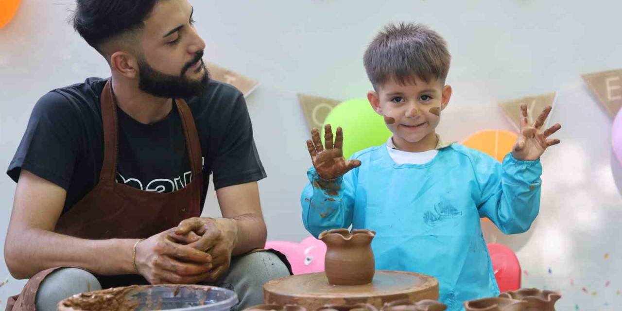 Otizmli Çocuklar Çömlek Yaptı, Gönüllerince Eğlendi