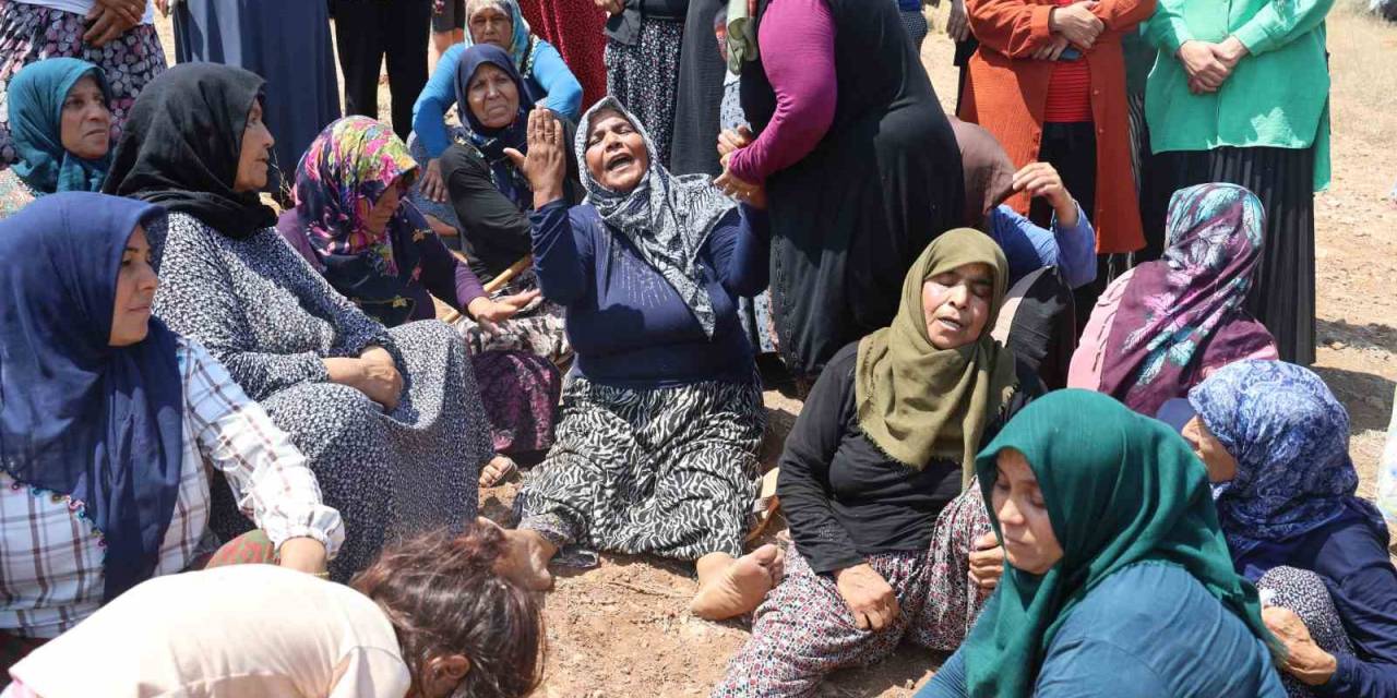 Eski Eşi Tarafından 7 Kurşunla Öldürülen 3 Çocuk Annesi Depremzede Kadın Gözyaşları İçerisinde Son Yolcuğuna Uğurlandı