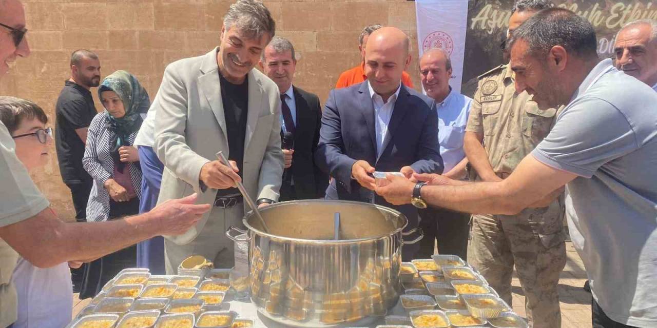 Tarihi Saray’da Bin Kişilik Aşure İkramı