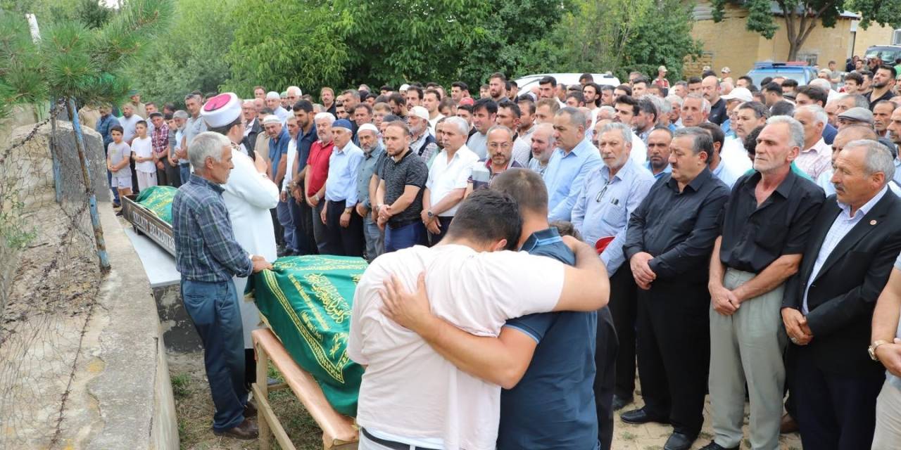 Gümüşhane’de Cinnet Getirerek 2 Kişiyi Öldüren Şahıs Yıllar Önce De Eşini Öldürmüş